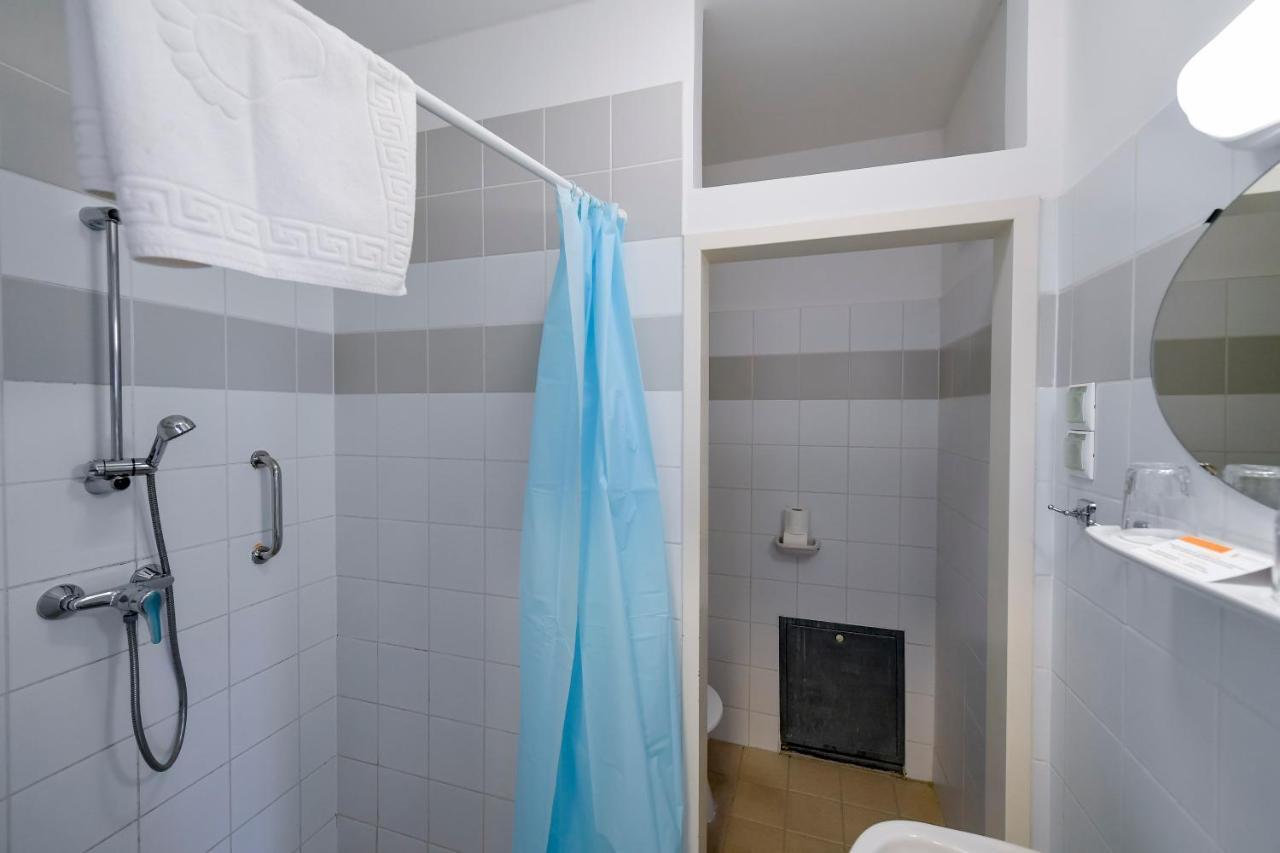 Campus Hotel Debrecen Buitenkant foto