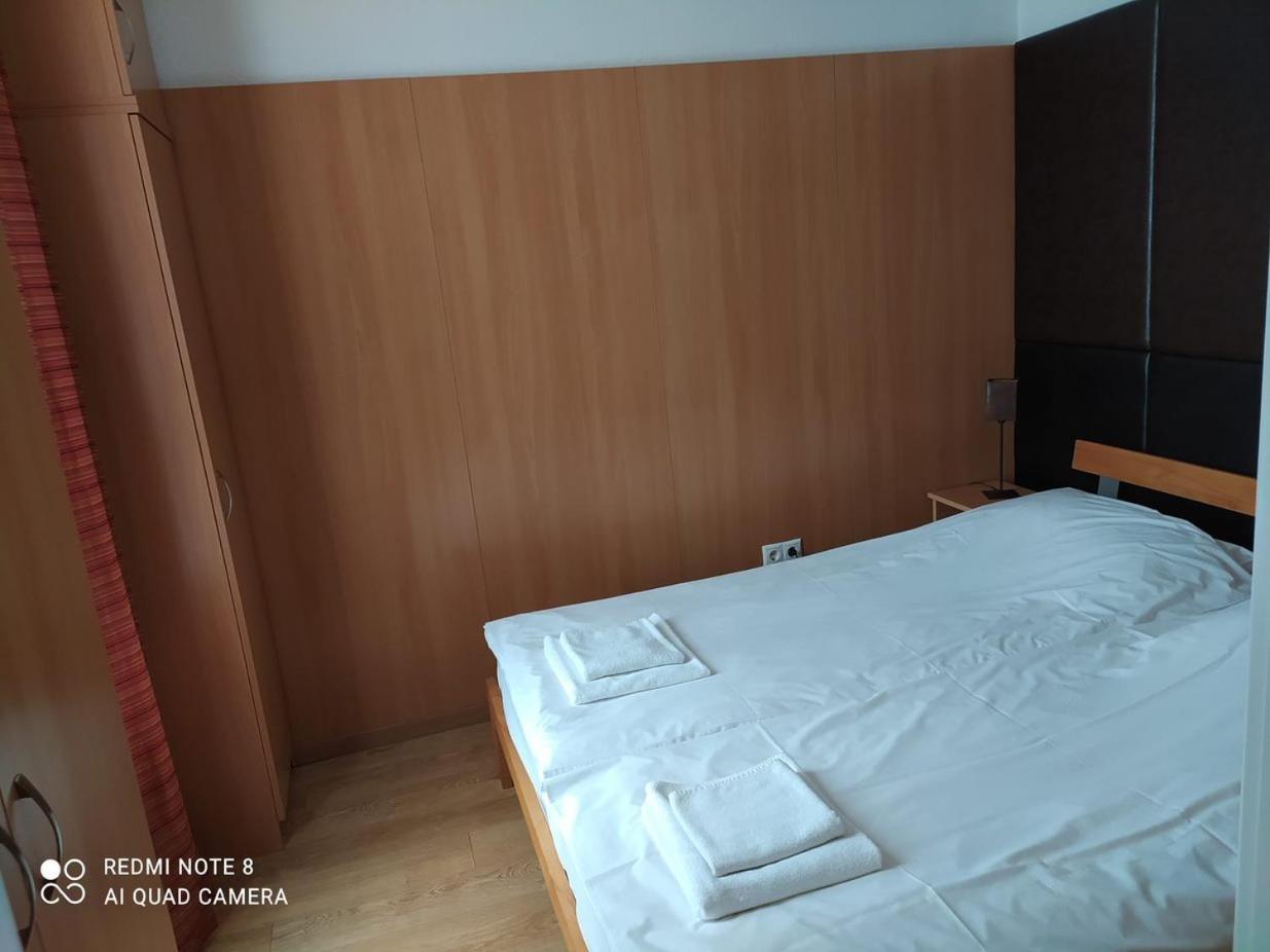 Campus Hotel Debrecen Buitenkant foto
